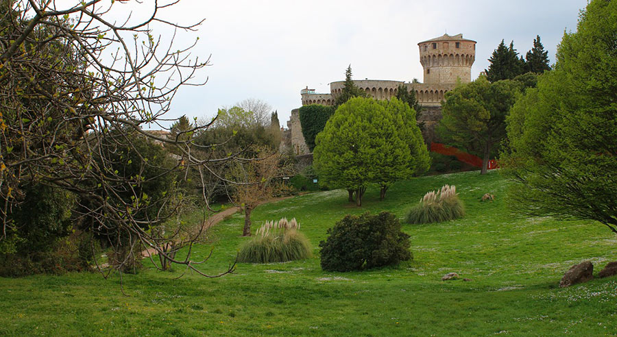 wine tour adventure - tuscany - volterra castle